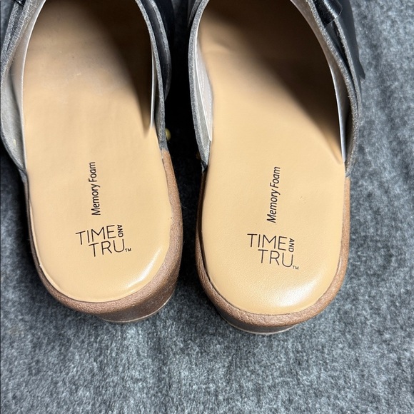 Time and Tru Black and Tan Clogs - Picture 2 of 9